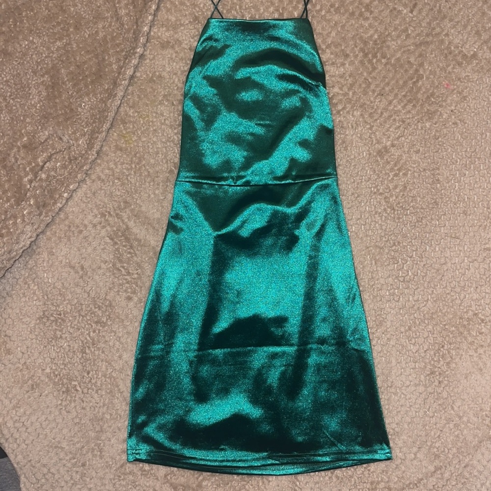 🆕 PrettyLittleThing emerald green backless bodycon dress